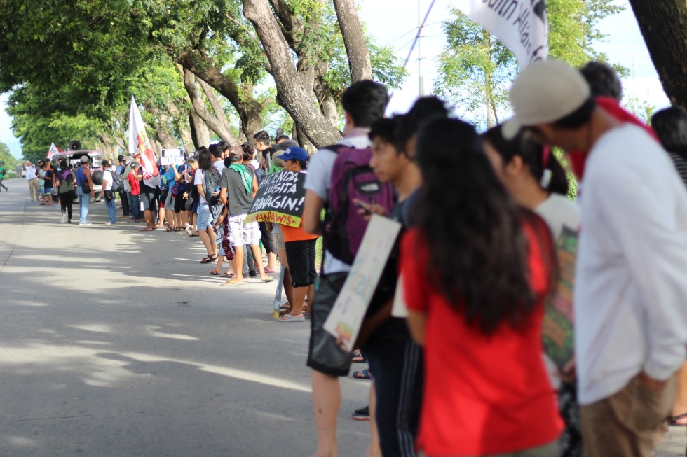 17 longline protesters
